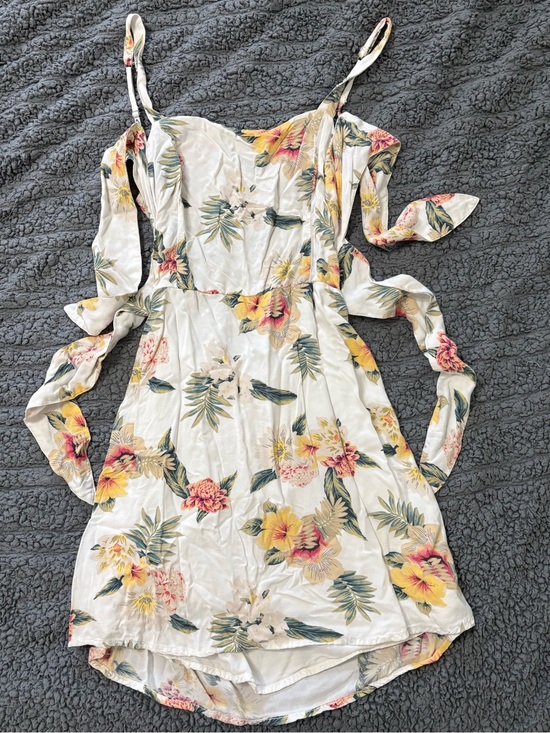 Hollister Dresses & Skirts - HOLLISTER | Open Back/Tie Floral Sundress